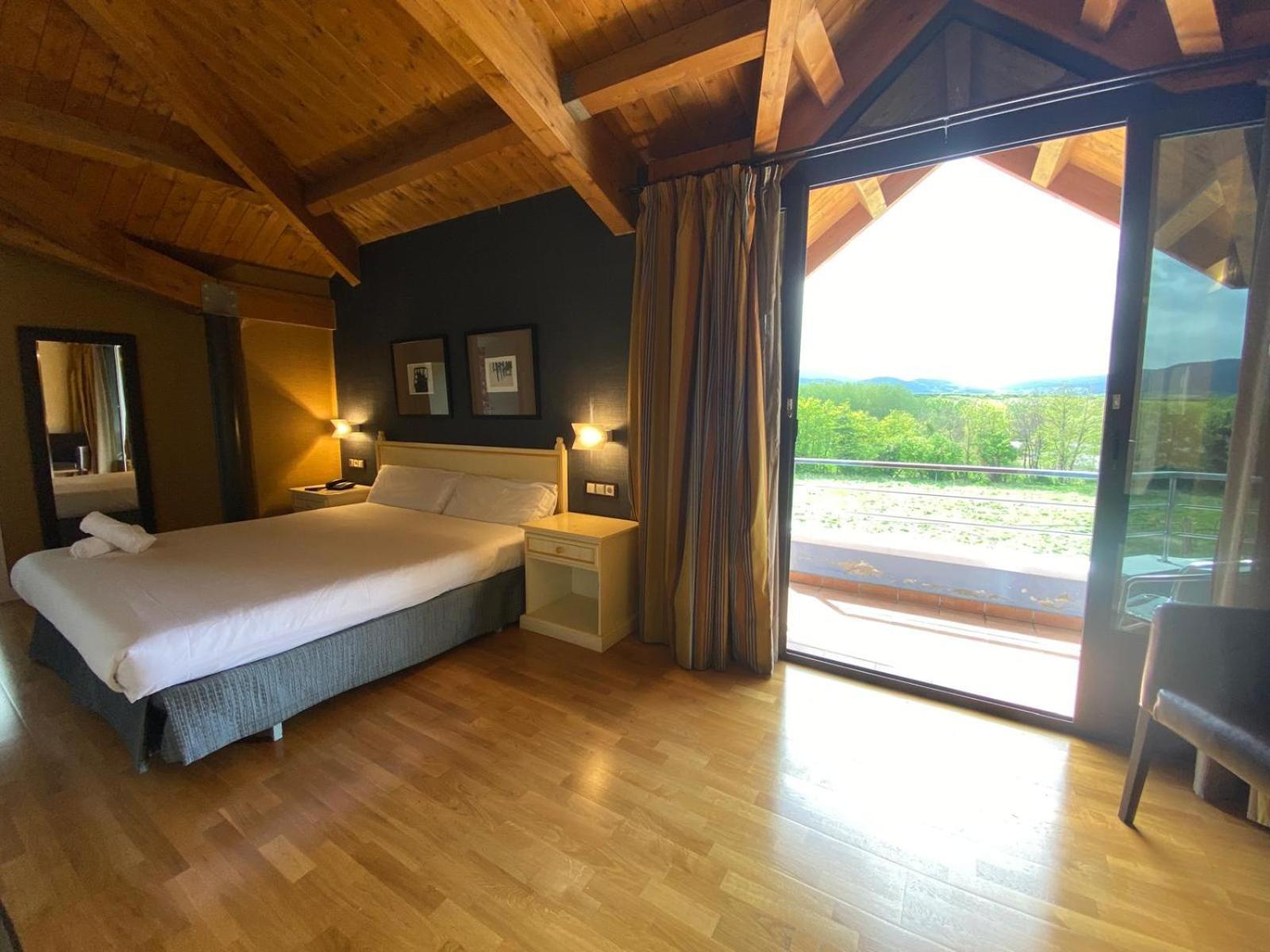 Iru-bide Hotel Lumbier
