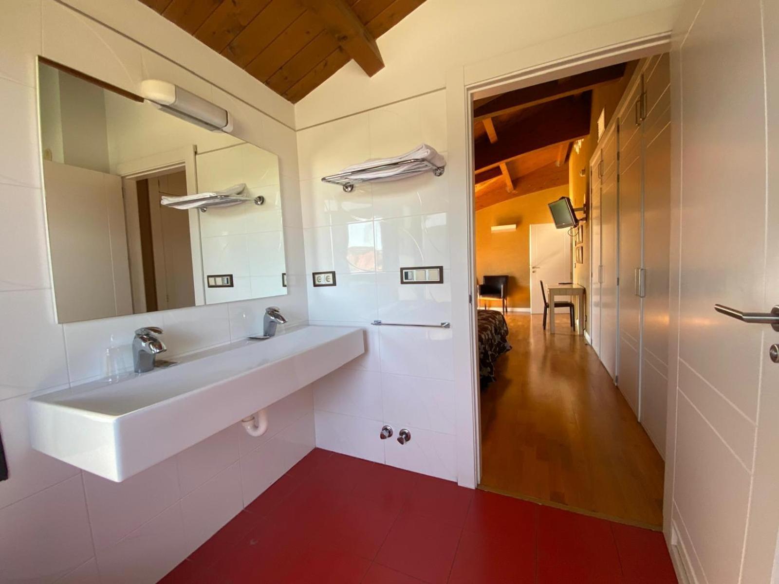 Iru-bide Hotel